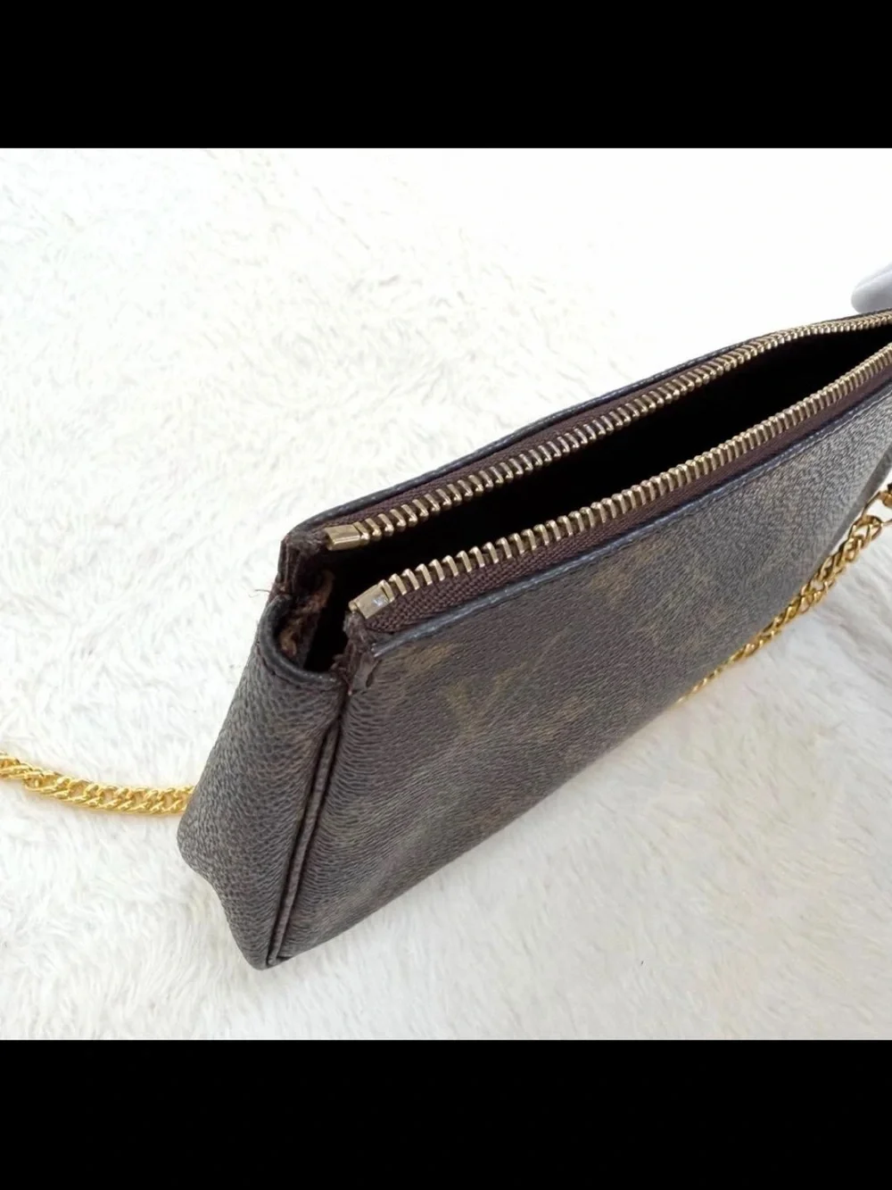 Louis Vuitton compact louis